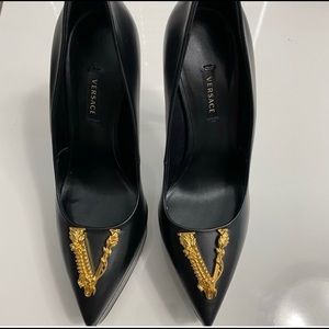ISO Versace pump